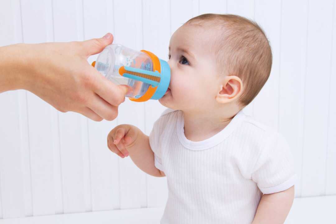 Quando dar água para o bebê? - Pediatria Descomplicada