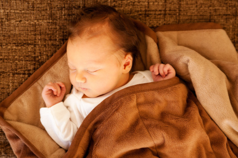Cuidados com o uso do sling: recém-nascido morre sufocado e mãe